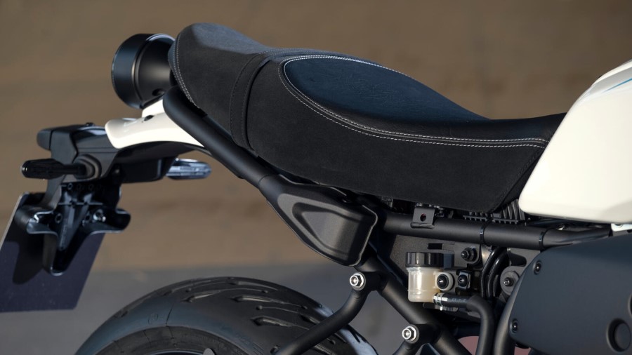 Yamaha_XSR700_XTribute_MY22_2021_slide.gr_09