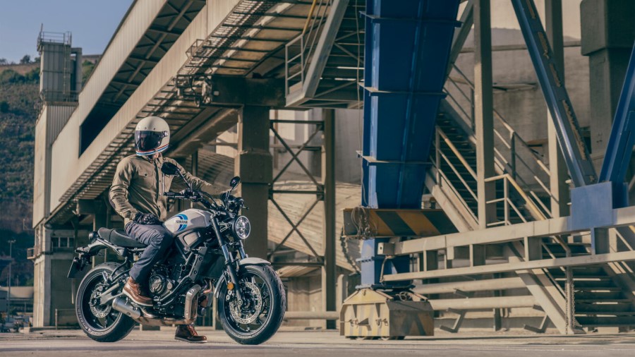Yamaha_XSR700_XTribute_MY22_2021_slide.gr_12